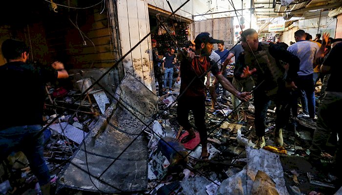 Blast in Iraq's Market: 28 Dead, Dozens Injured